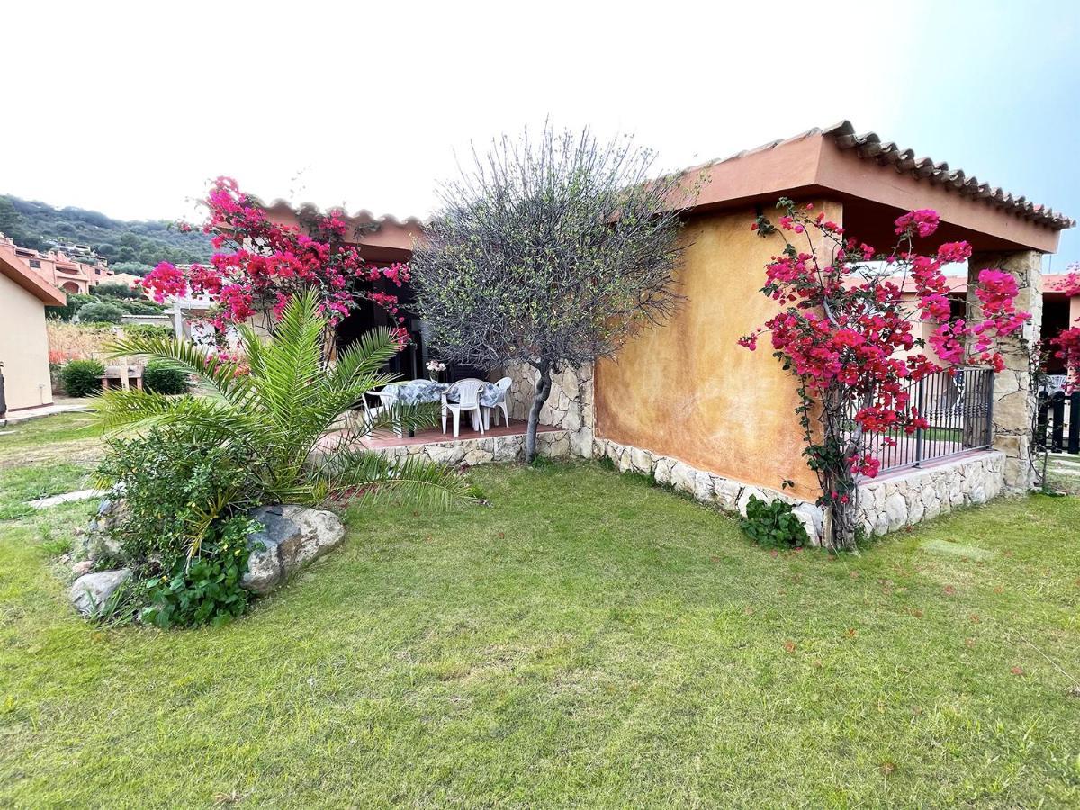 Erika Villa Castiadas Exterior photo